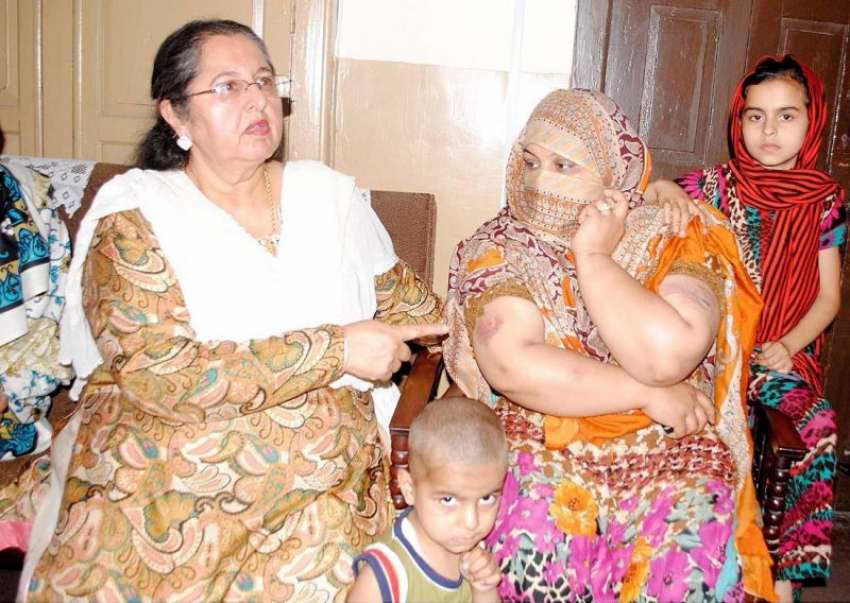راولپنڈی: روگریسو ویمن کی چیئر پرسن شہناز بخاری دیور کے ..