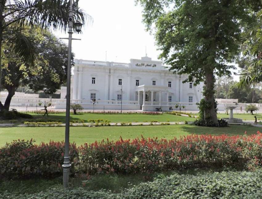 لاہور: جناح باغ میں واقع قائد اعظم لائبریری کا خوبصورت منظر۔