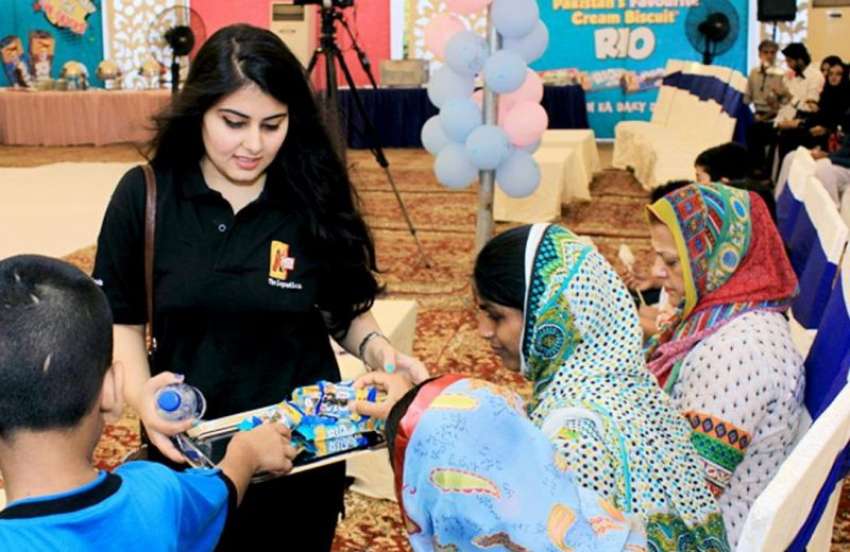 کراچی: پیک فرینزریو کے زیر اہتمام فن فئیر کے دوران بچوں اور ..