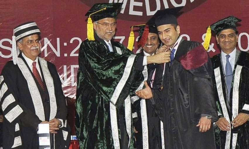 راولپنڈی: میڈیکل کالج میں سالانہ تقریب میں وفاقی وزیر احسن ..