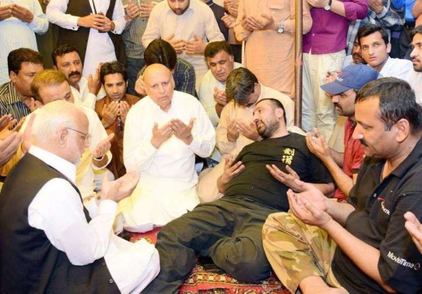 لاہور: تحریک انصاف کی کور کمیٹی کے رکن چوہدری محمد سرور جور ..