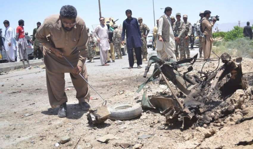 کوئٹہ: سریاب قمبرانی روڈ پر گاڑی میں نصب بم پھٹنے سے تباہ ..