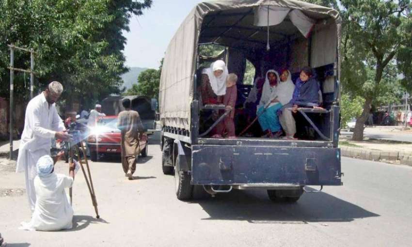 اسلام آباد: بھکاریوں کے خلاف چلائی گئی مہم میں پولیس اہلکار ..