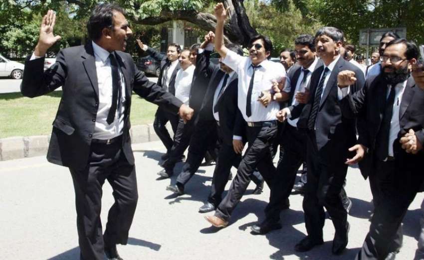 اسلام آباد: ایف ایٹ کچہری کے وکلاء ڈسکہ واقعے کے خلاف احتجاج ..