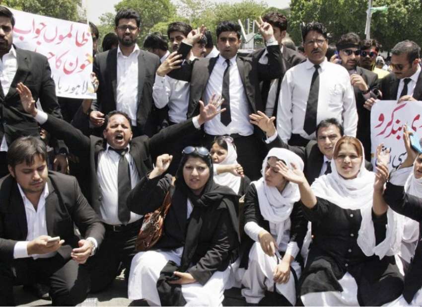 لاہور: ڈسکہ واقعے کے خلاف وکلاء مال روڈ پر احتجاجی مظاہرہ ..