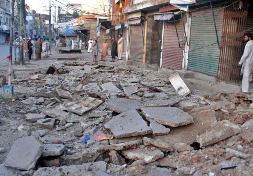 راولپنڈی: محکمہ گیس کی نااہلی کے باعث جامع مسجد روڈ پر گیس ..