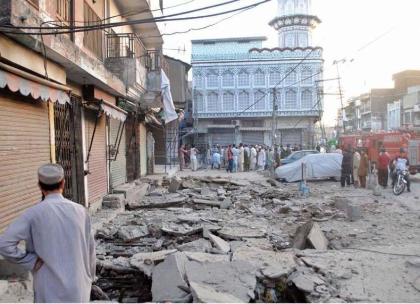راولپنڈی: محکمہ گیس کی نااہلی کے باعث جامع مسجد روڈ پر گیس ..