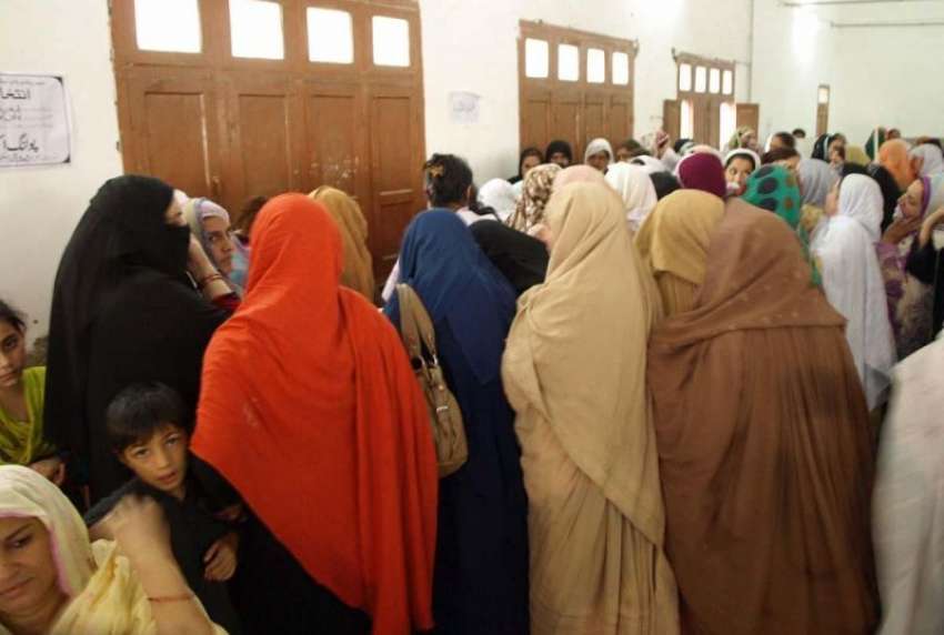پشاور: خیبر پختونخوا کے بلدیاتی الیکشن میں ووٹ کاسٹ کرنے ..