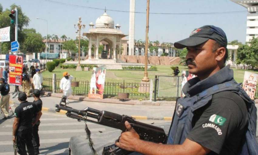 لاہور: مال روڈ پنجاب اسمبلی کے سامنے سکھوں کے احتجاج کے دوران ..