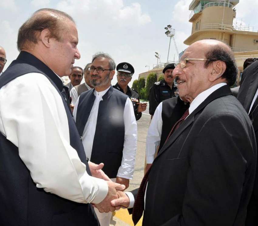 کراچی: وزیر اعظم محمد نواز شریف کی کراچی آمد کے موقع پر وزیر ..
