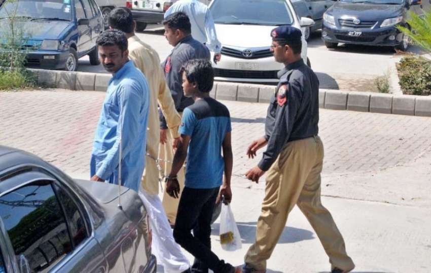 راولپنڈی: پنجاب پولیس کے اہلکار 16سال سے کم عمر کے بچے کو ..