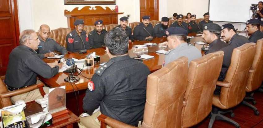لاہور: آئی جی پنجاب مشتاق احمد سکھیرا سنٹرل پولیس آفس میں ..