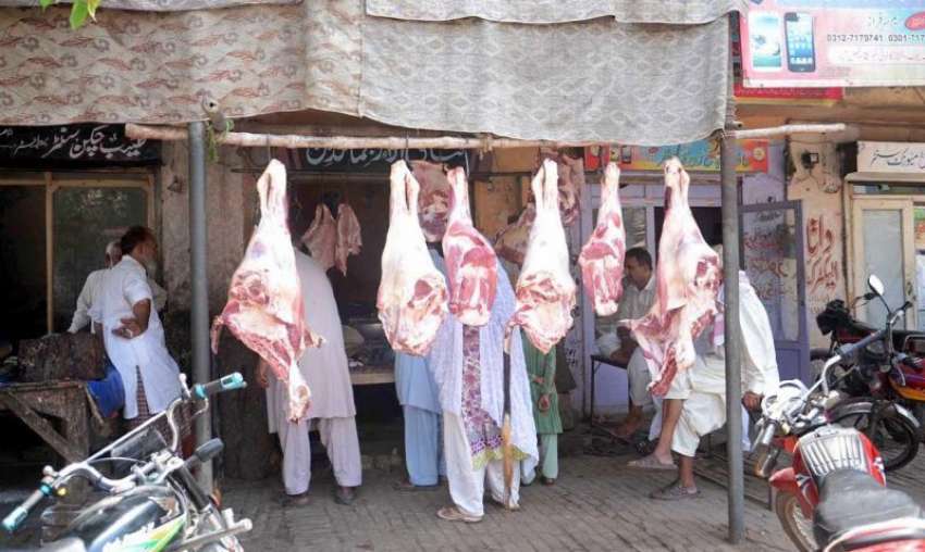 فیصل آباد: رمضان المبارک کے پہلے روزشہریوں کا قصاب کی دکانوں ..