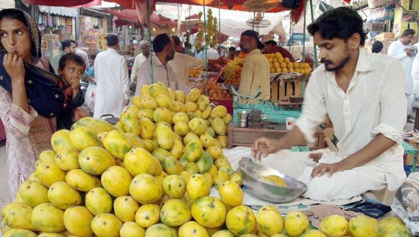 حیدر آباد: رمضان المبارک کے پہلے روزی کے افطاری کے لیے لوگ ..