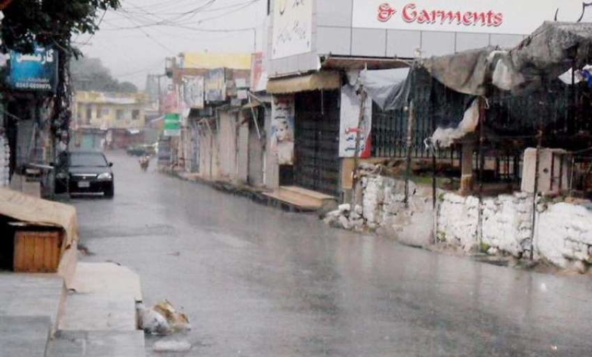 کہوٹہ: شہر میں ہونے والی موسلا دھار بارش کا منظر۔