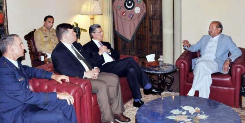 پشاور: گورنر خیبر پختونخوا سردار مہتاب خان سے امریکی سفیر ..
