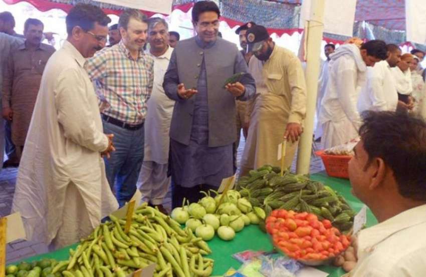 لاہور: صوبائی پارلیمانی سیکرٹری رانا محمد ارشد رمضان بازار ..