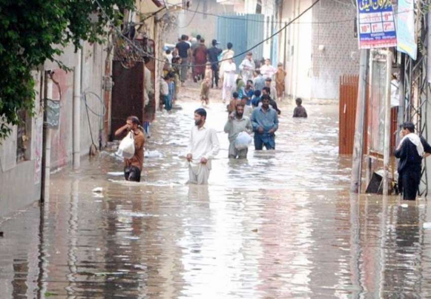 راولپنڈی: شدید بارش کے بعد ندیم کالونی کے رہائشی پانی سے ..