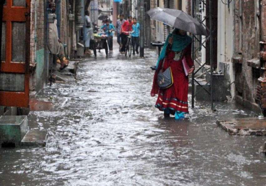 راولپنڈی: شدید بارش کے دوران امام بارہ کے علاقہ میں بارش ..