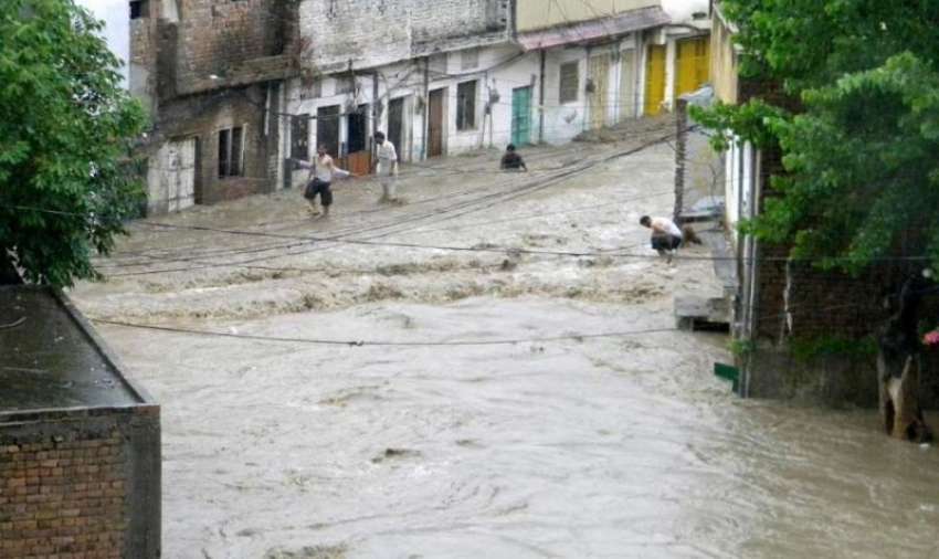 راولپنڈی: پیر ودھائی کے علاقہ فوجی کالونی میں بارش کے بعد ..