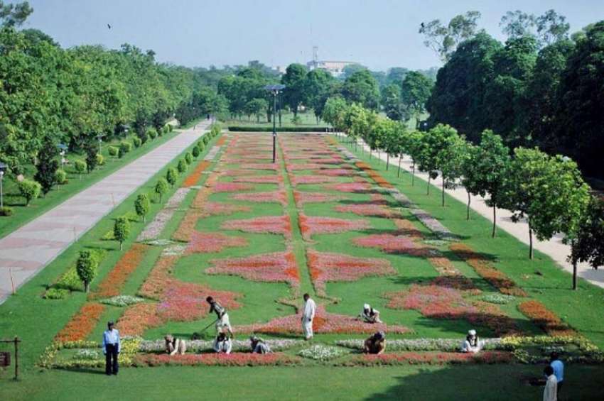 لاہور: پی ایچ اے کی جانب سے جیلانی پارک میں تیار کئے گئے فلاور ..