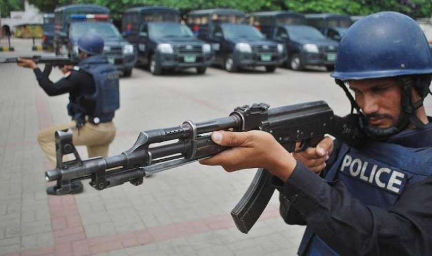 لاہور: پولیس لائنز قلعہ گجر سنگھ میں پولیس کو ملنے والی 100گاڑیوں ..