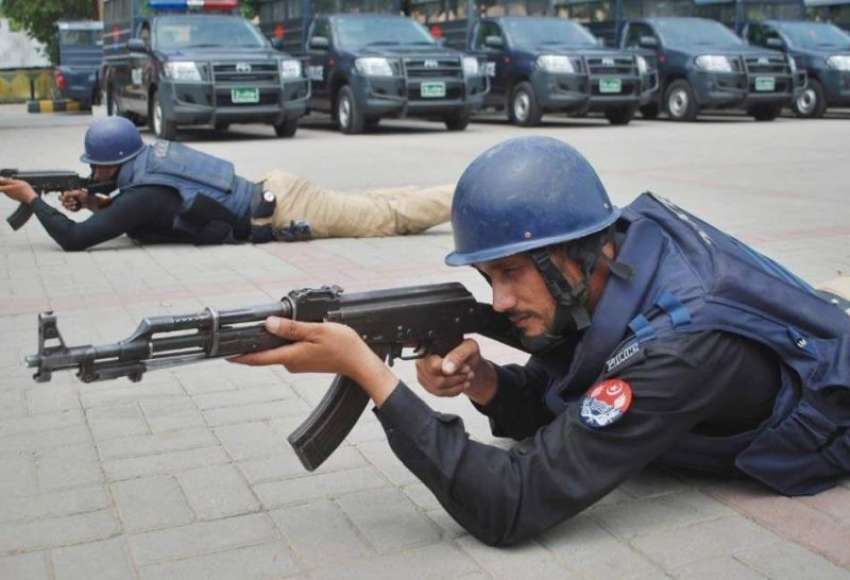 لاہور: پولیس لائنز قلعہ گجر سنگھ میں پولیس کو ملنے والی 100گاڑیوں ..