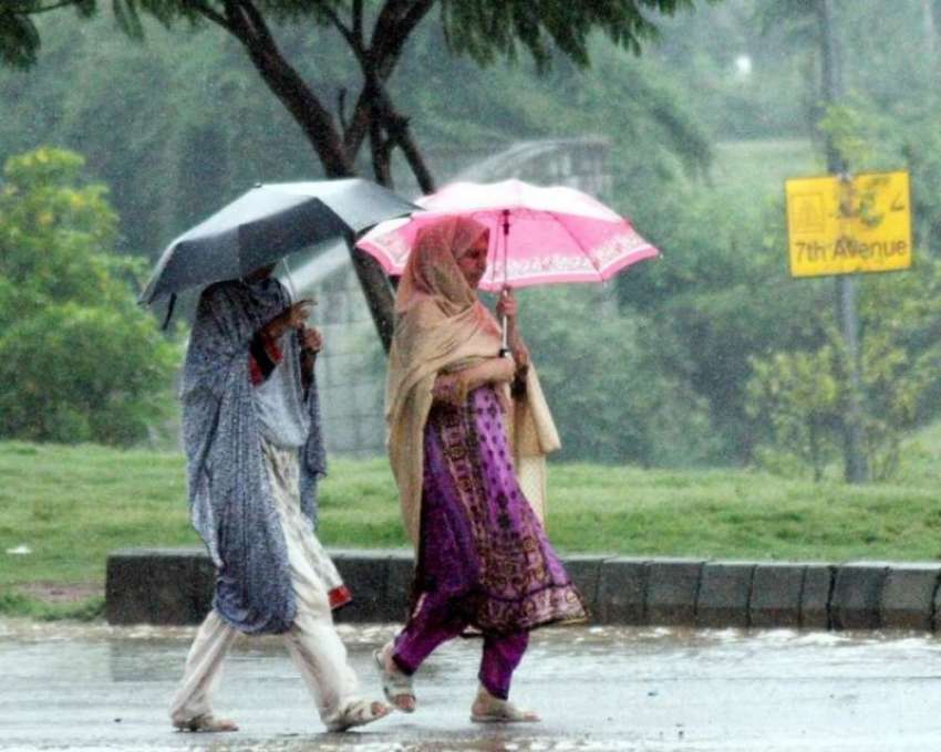 اسلام آباد: وفاقی دارالحکومت میں موسلا دھار بارش نے ہر طرف ..