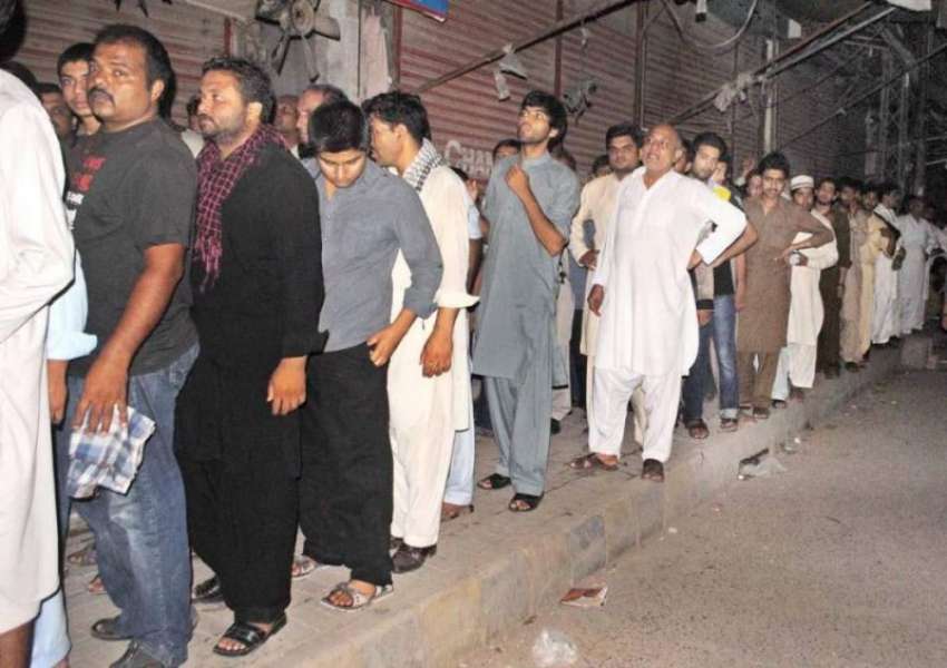 راولپنڈی: یوم غلی کے موقع پر جلوس میں آنے والوں کی چیکنگ ..