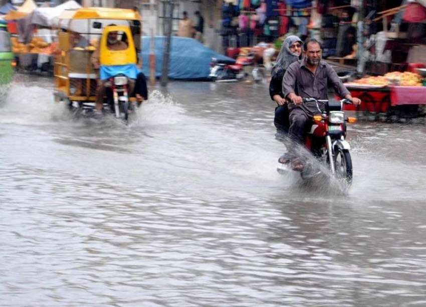 راولپنڈی: جڑواں شہروں میں موسلا دھار بارش کے بعد جمع ہونیوالے ..