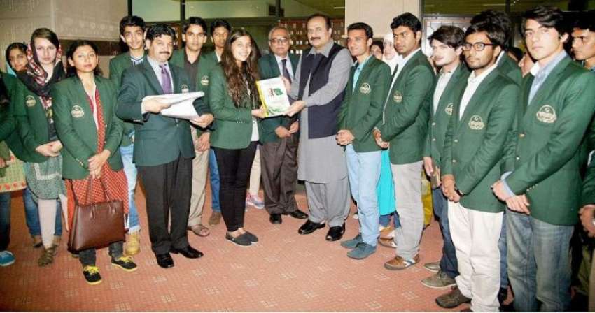 لاہور: یورپی ممالک کے دورے پر گئے پوزیشن ہولڈرز طلبہ وطن ..