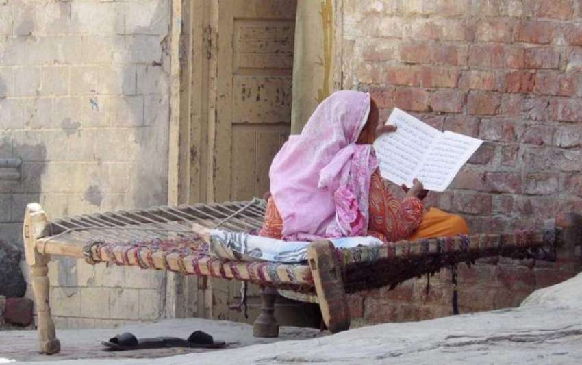 فیصل آباد: غیر اعلانیہ لوڈ شیڈنگ کے باعث ایک معمر خاتون گھر ..