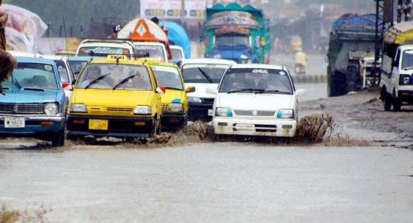 پشاور: صوبائی دارلحکومت میں مسوسلا دھار بارش کے بعد سڑکیں ..
