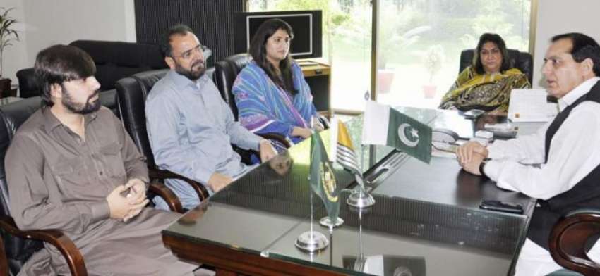 مظفر آباد: آزاد کشمیر کے سیکرٹری عابد علی سے وزیر قانون کے ..