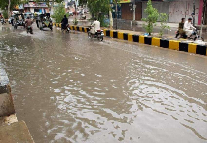 حیدر آباد: بارش کے بعد گل سینٹر، شہباز بلڈنگ روڈ اور تین ..