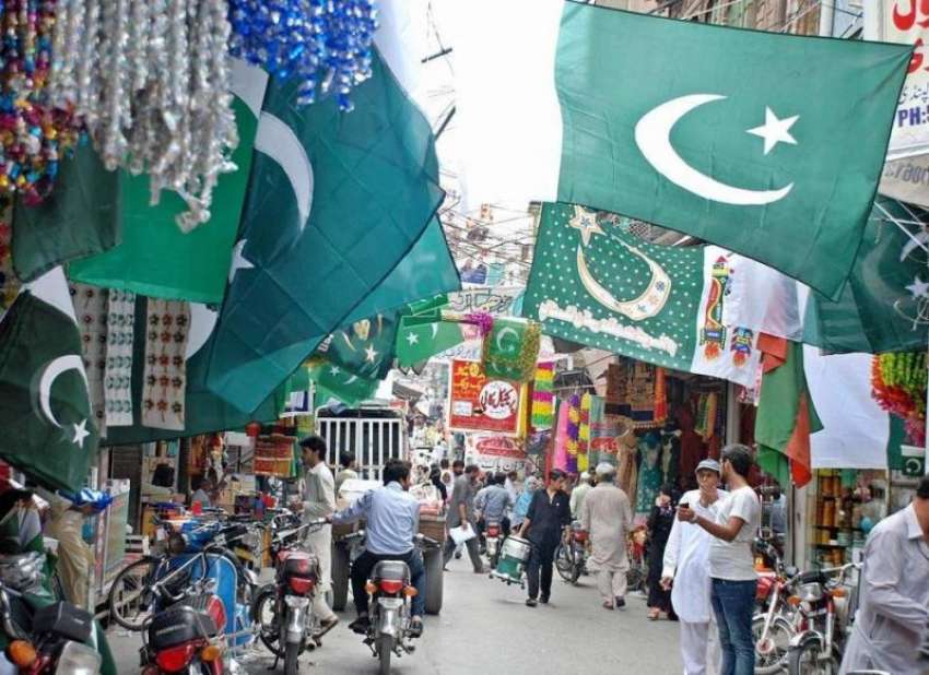 راولپنڈی: 14اگست کے حوالے سے دکانداروں نے پاکستانی پرچم سجا ..