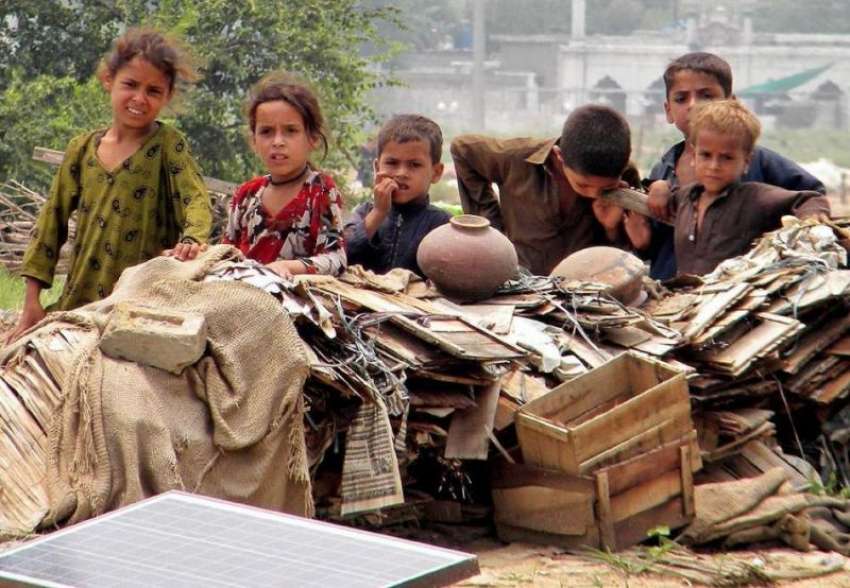اسلام آباد: کچی آبادی آپریشن کے دوران بچے پریشان حال آپریشن ..