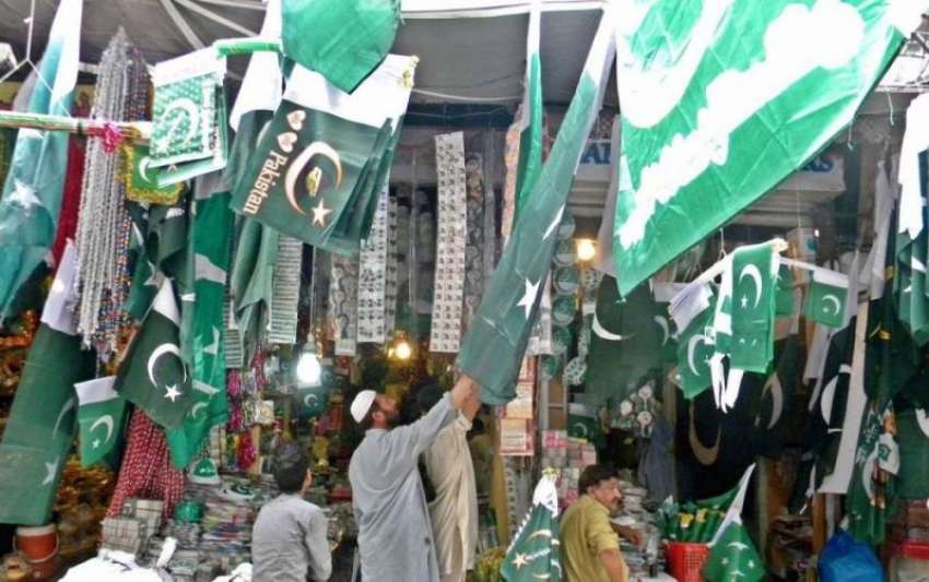 راولپنڈی: 14اگست کے حوالے سے دکانداروں نے اپنی دکانوں کے ..
