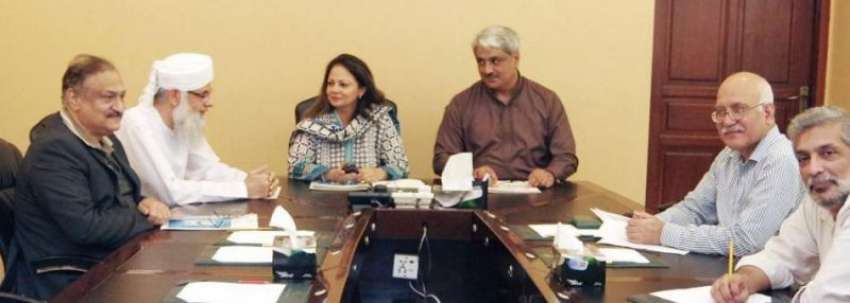 لاہور: صوبائی وزیر خزانہ ڈاکٹر عائشہ غوث اور مشیر برائے ..