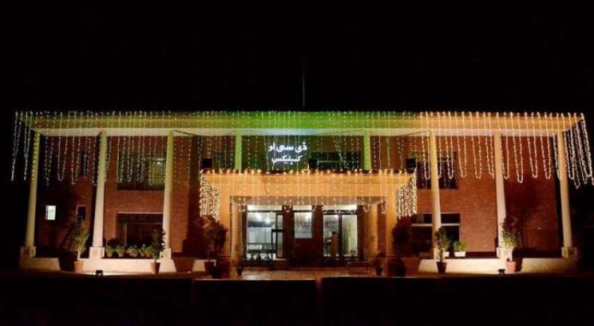 فیصل آباد: ڈی سی او آفس بلڈنگ کو جشن آزادی کے موقع پر خوبصورت ..
