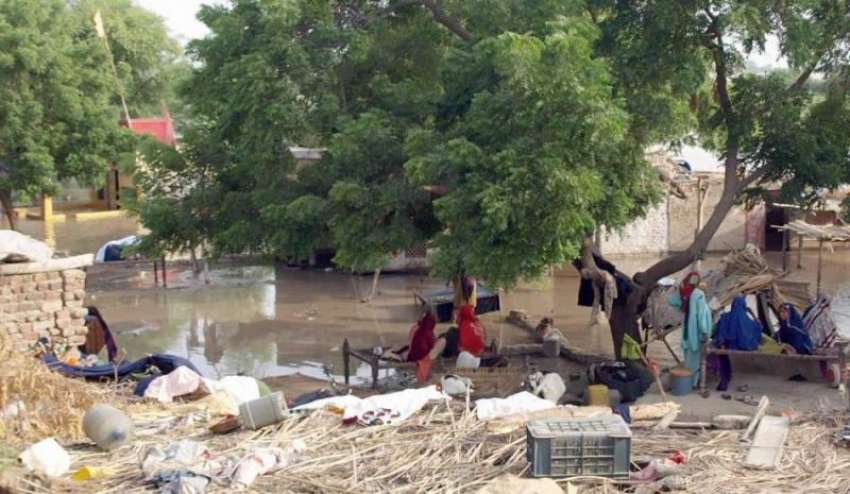 حیدر آباد: حسین آباد کے کچے علاقے میں سیلابی پانی گھروں میں ..