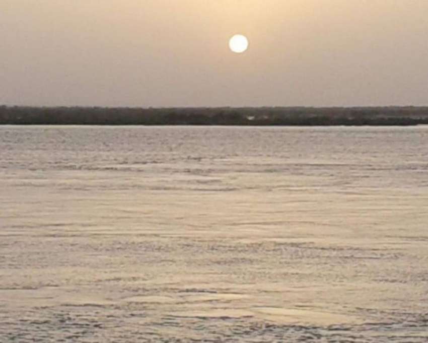 ہالہ: پرانے دریائے سندھ میں سیلابی پانی کا ایک منظر۔