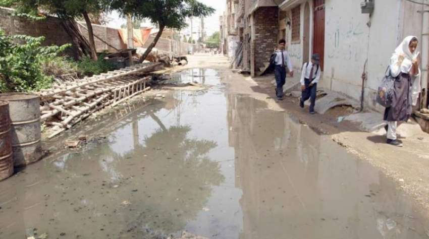 حیدر آباد: لطیف آباد نمبر 5 طارق کالونی میں سیوریج کا پانی ..