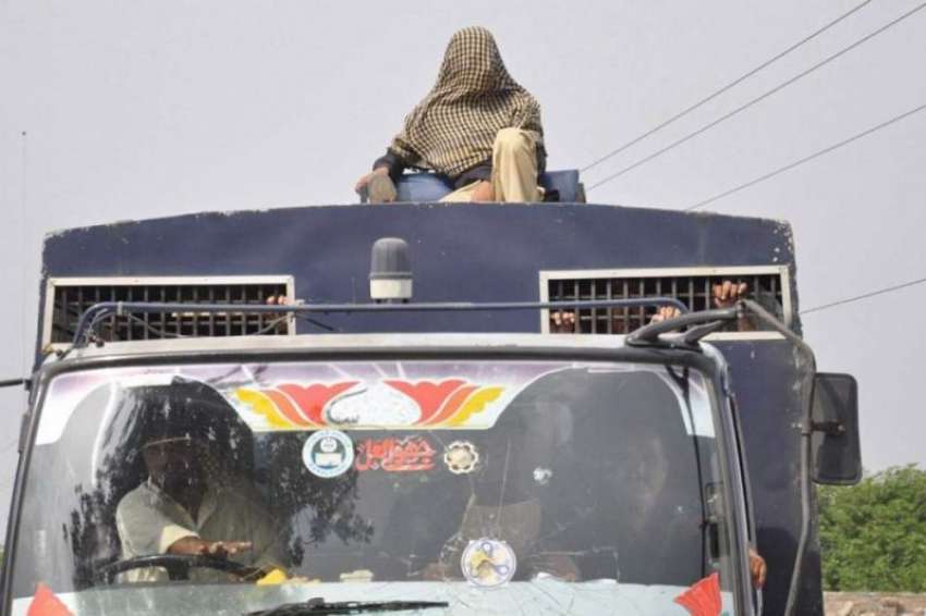  راولپنڈی: پولیس وین اڈیالہ جیل سے قیدیوں کو پیشی کے لیے ..