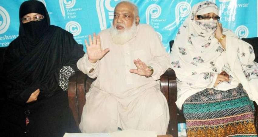 پشاور: ڈاکٹر شیخ حبیب اپنے بیٹے کی بازیابی کے حوالے سے پریس ..