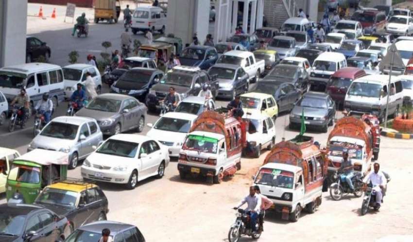 راولپنڈی: ٹریفک پولیس اہلکار کی عدم موجودگی کے باعث مری ..