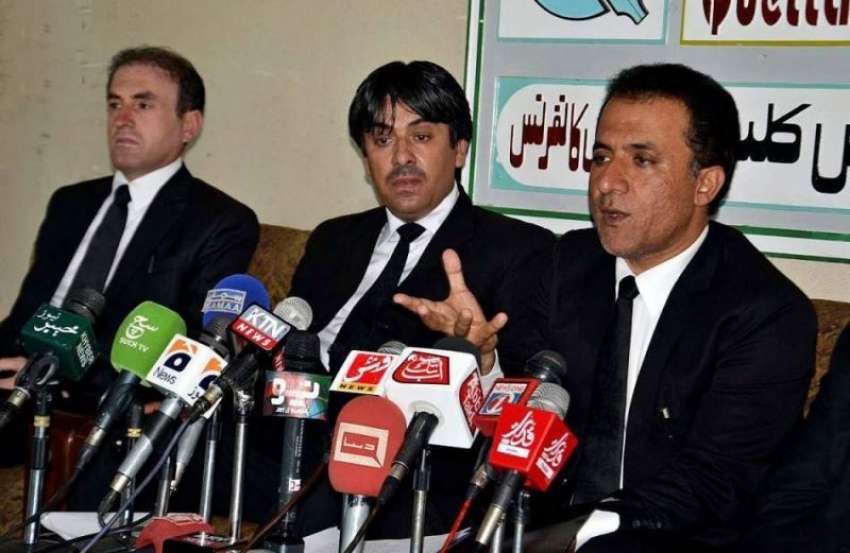 کوئٹہ: کچہری کے بار کونسل کے وکیل منیر احمد پریس کانفرنس ..
