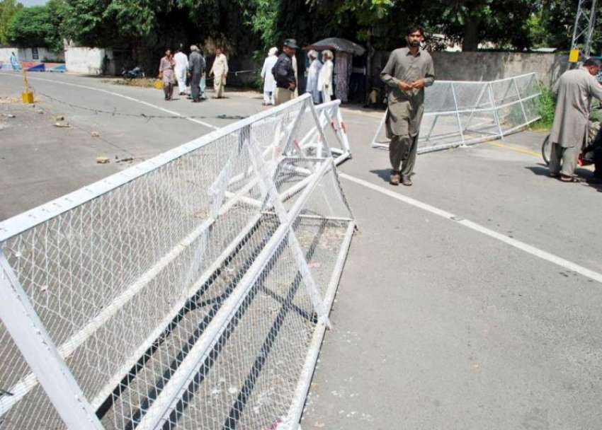 راولپنڈی: سی پی او آفس کے باہر لگائی گئی رکاوٹوں کے باعث ..