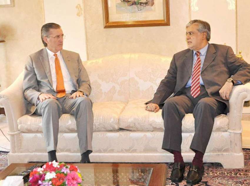 اسلام آباد: وفاقی وزیر خزانہ اسحاق ڈار سے سبکدوش ہونیوالے ..