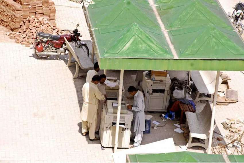 راولپنڈی: احاطہ کچہری میں شہریوں کے لیے بنائی گئی انتظار ..